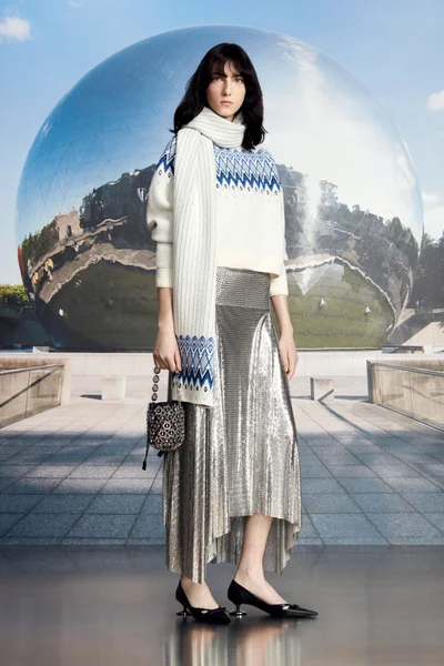 Look 16